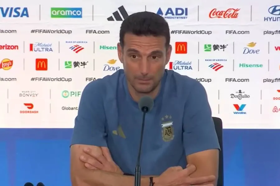 A do të vazhdojë me Argjentinën  Flet Lionel Scaloni Lionel Scaloni ka lënë të hapur mundësinë e largimit nga posti i përzgjedhësit të Argjentinës pas humbjes 1 0 ndaj Spanjës në finalen e Kupës së Botës 2026  duke thënë se i duhet kohë për të   