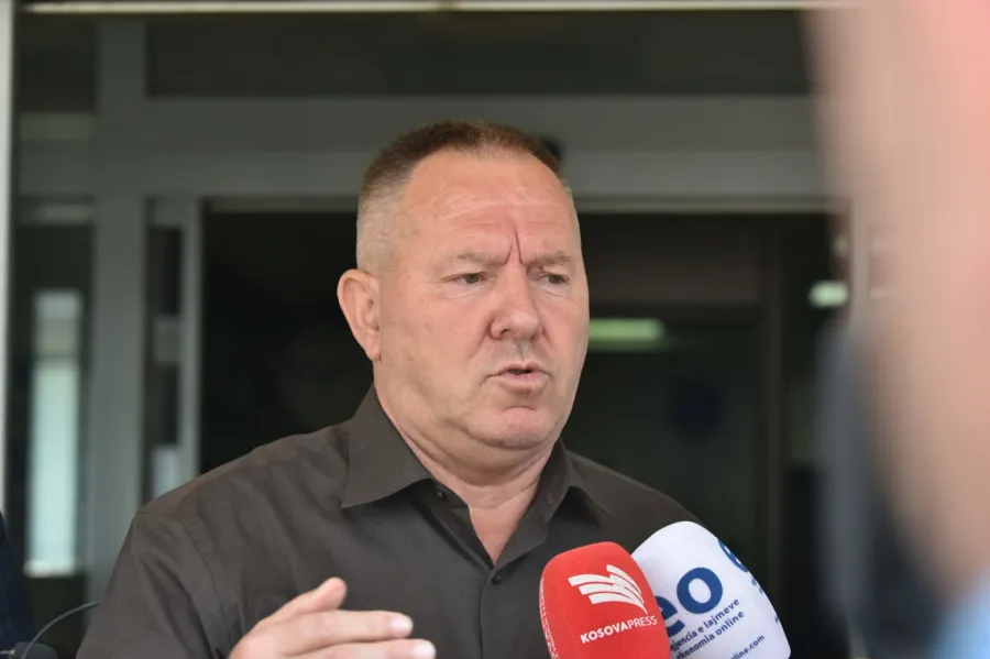 Gucati pas pranimit të fajësisë nga i akuzuari  Kushdo që fyen UÇK në do të përballet me padi Kryetari i Organizatës së Veteranëve të Luftës së UÇK së  Hysni Gucati  ka thënë se do të vazhdojë të ndjekë rrugën ligjore ndaj të gjithë personave që   