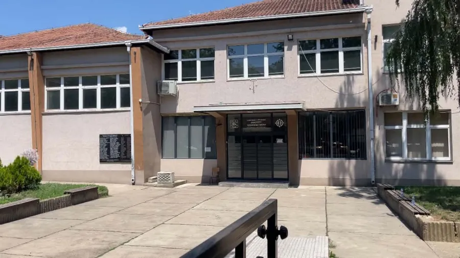 Skadon afati  Fakulteti në veri të Mitrovicës nuk e liron pronën e Universitetit të Prishtinës Ka skaduar afati deri kur Fakultetit të Shkencave Teknike në Mitrovicën e Veriut i ishte kërkuar t I lironte hapësirat e Universitetit të Prishtinës   