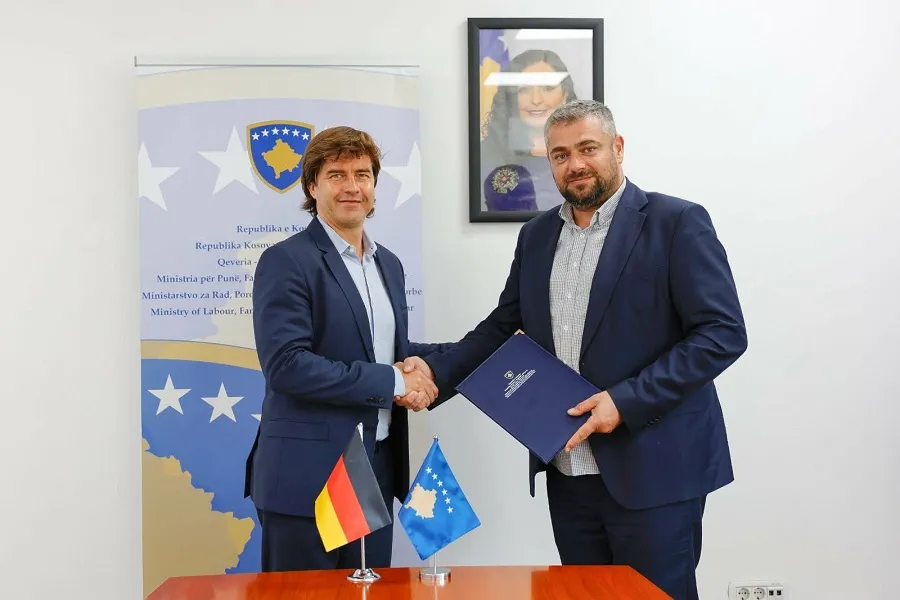 Nënshkruhet marrëveshja e zbatimit për projektin  Fuqizimi Ekonomik i Grave  Ministria për Punë  Familje dhe Vlerat e Luftës Çlirimtare  MPFVLÇ  dhe Deutsche Gesellschaft für Internationale Zusammenarbeit  GIZ  kanë nënshkruar Marrëveshjen e   