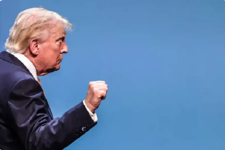 Trump kërcënon Iranin  Për çdo ushtar amerikan të vrarë  përgjigjja do të jetë shumëfish më e rëndë Presidenti i Shteteve të Bashkuara të Amerikës  Donald Trump  ka paralajmëruar Iranin se çdo vrasje e një ushtari amerikan do të pasohet me një   