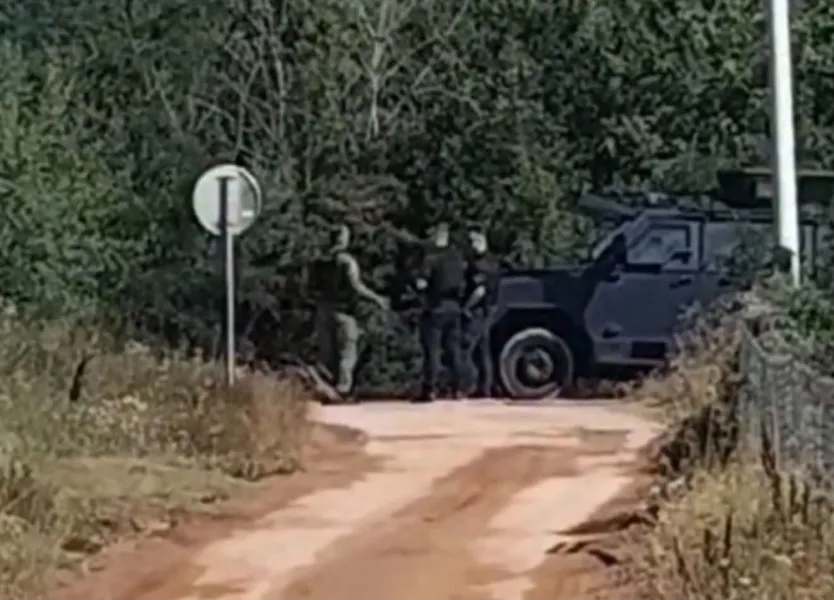 Mujka i Ibër Lepencit konfirmon aksionin për rrënimin e 11 shtëpive në Ujman Kryeshfi ekzekutiv i Ibër Lepencit  Faruk Mujka ka konfirmuar për KosovaPress aksionin për rrënimin e 11 shtëpive në pronën e kësaj ndërmarrje në liqenin e   