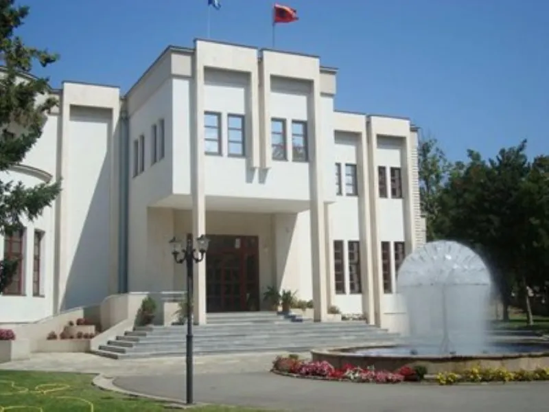 shtepia_e_bardhe1234