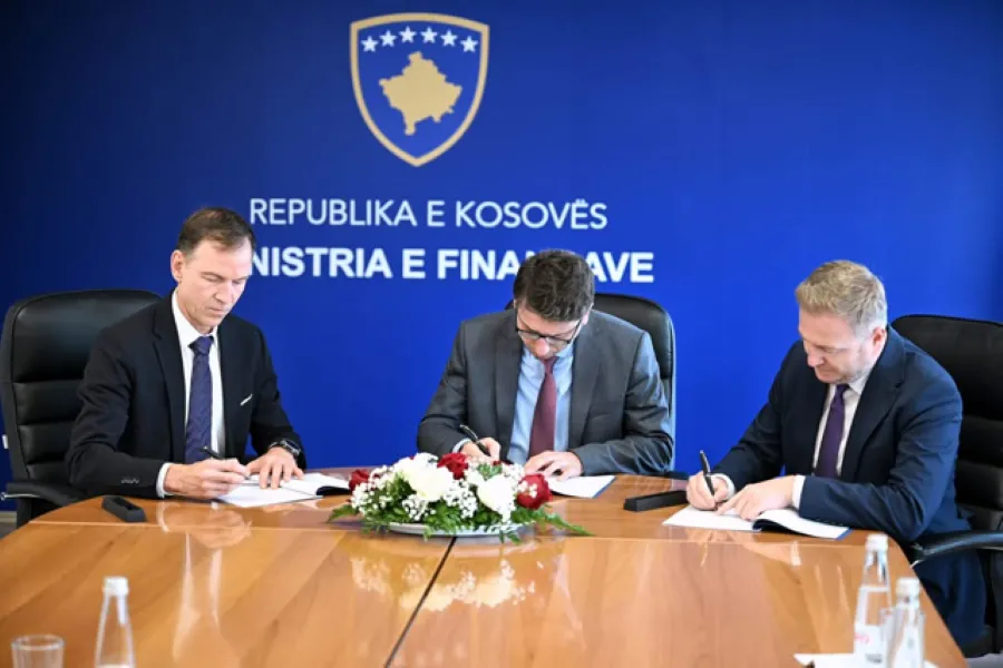 Ministria e Financave nënshkroi me KfW grant pesë milionë euro për investime në rrjetin e transmisionit Ministria e Financave nënshkroi marrëveshje granti në vlerë prej 5 milionë euro me Bankën Gjermane për Zhvillim  KfW   për financim shtesë të   