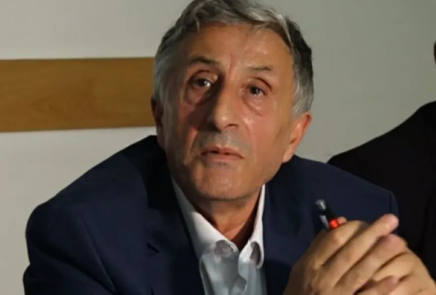 Shkrihet akulli 4 vjeçar SBASHK MASHT  Jasharaj shkon te Çeku Kryetari i Sindikatës së Arsimit  Rrahman Jasharaj ka bërë të ditur se u takua sot me ministrin në detyrë të arsimit  Hajrulla Çeku Në këtë takim mes SBASHK ut dhe MASHT it  që mungoi   