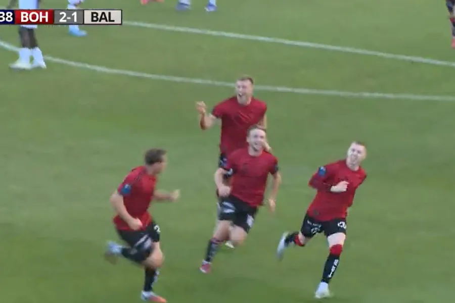 Ballkani humb avantazhin në Irlandë dhe përmbyset nga Bohemians Nga 0 1 në 2 1  FC Ballkani e ka humbur avantazhin në Dublin Kampionët e Kosovës e kishin mbyllur pjesën e parë në epërsi 0 1 me penalltinë e Toni Domgjonit në minutën 29   por u   
