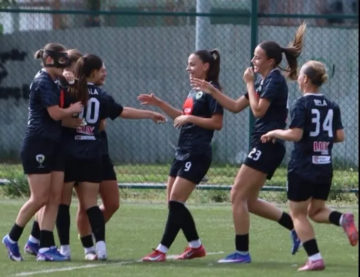Mrekullia e vajzave të Mitrovicës  10 gola që mahnitën dhe tronditën Champions League n Mitrovica ishte mrekullia dhe kryefjala e futbollit në UEFA Champions League n e femrave  të mërkurën Ekipi me këtë emër nga qyteti kosovar buzë Ibrit  arriti   