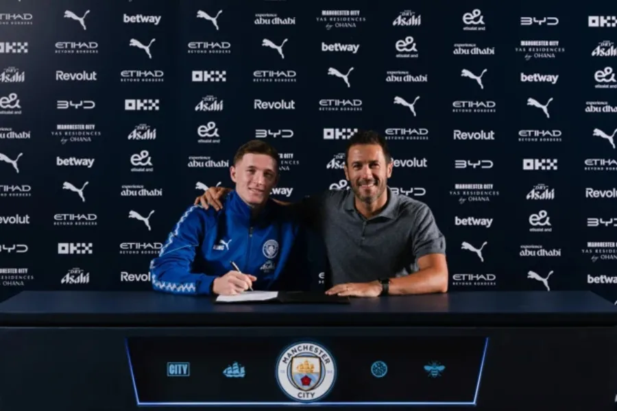 Zyrtarizohet Elliot Anderson te Manchester City Manchester City ka zyrtarizuar transferimin e Elliot Anderson nga Nottingham Forest për shifrën marramendëse prej 116 milionë funte   154 milionë dollarë Klubi konfirmoi të enjten se mesfushori   