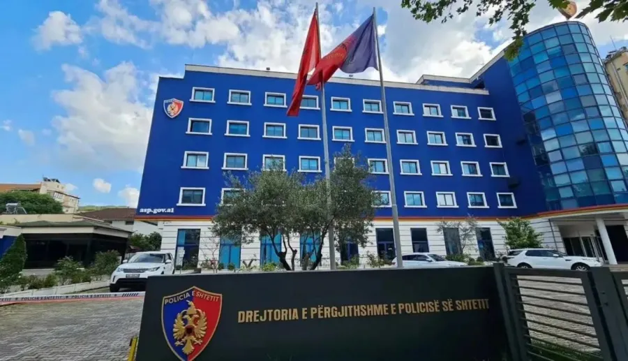 Apeli i Policisë në Shqipëri  Mos dilni në det  pritet përkeqësim i motit Policia e Shtetit në Shqipëri ka bërë thirrje për kujdes të shtuar  pas parashikimeve për përkeqësimin e kushteve hidrometeorologjike detare dhe atmosferike Sipas   