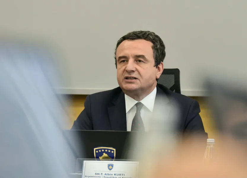 Kurti i bën thirrje KGJK së t i refuzojë kërkesat për tërheqjen e dorëheqjeve të stafit serb Kryeministri në detyrë  Albin Kurti  i ka bërë thirrje Këshillit Gjyqësor të Kosovës që t i refuzojë kërkesat e gjyqtarëve dhe stafit administrativ serb   