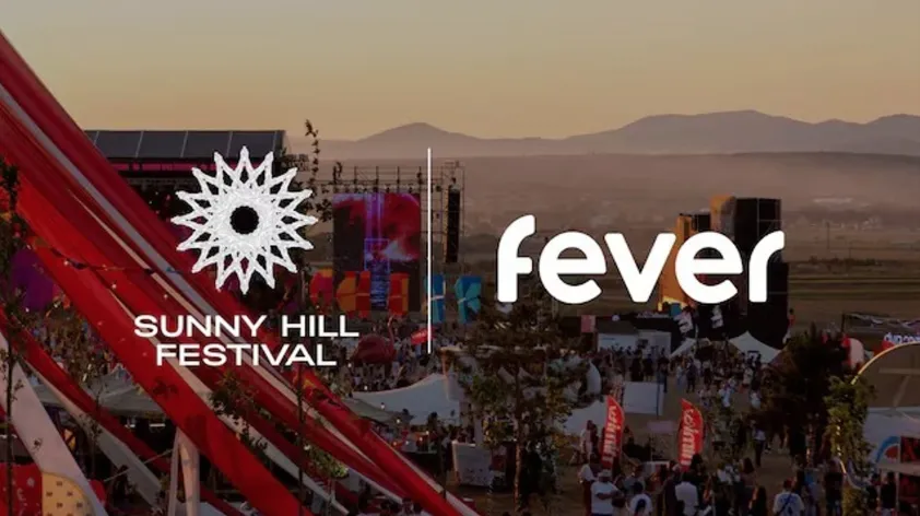 Sunny Hill në ballinat e mediave botërore  AP  Reuters dhe USA Today i kushtojnë vëmendje festivalit Sunny Hill Festival  festivali më i madh i muzikës në Kosovë dhe një nga ngjarjet kryesore muzikore në Evropën Juglindore  ka marrë vëmendjen e   