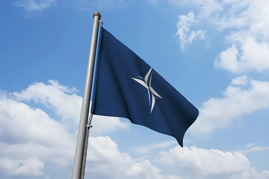 E konfirmon NATO  Rrëzuam dronin e paidentifikuar në Rumani Një dron i paidentifikuar është rrëzuar nga avionët luftarakë të NATO s pasi kishte hyrë në hapësirën ajrore të Rumanisë më 24 korrik 2026 Sipas njoftimit të NATO s  gjatë orëve të   