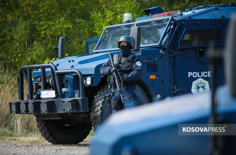 15 vjet nga aksioni në pikat kufitare në veri Sot bëhen 15 vjet kur Njësia Speciale e Policisë së Kosovës  ROSU  kishte ndërmarrë aksionin për t i futur nën kontroll pikat kufitare në veri të Kosovës  Jarinjë dhe Bërnjak Në mëngjesin e 25   
